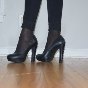 Women's Cosmopolitan Black Studded High Heel Pump Size 8.5
